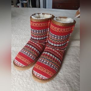 NEW Lamo Sheepskin Boots (youth 3)